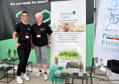 Daria Dlugosz en Peggy van der Leij van Perfect plants, een weefselkweek laboratorium.